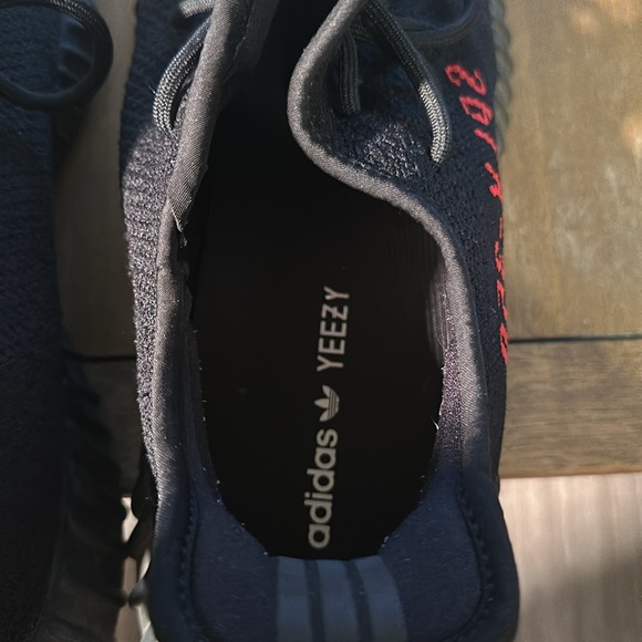 Yeezy 350 V2 Bred - Picture 5 of 10